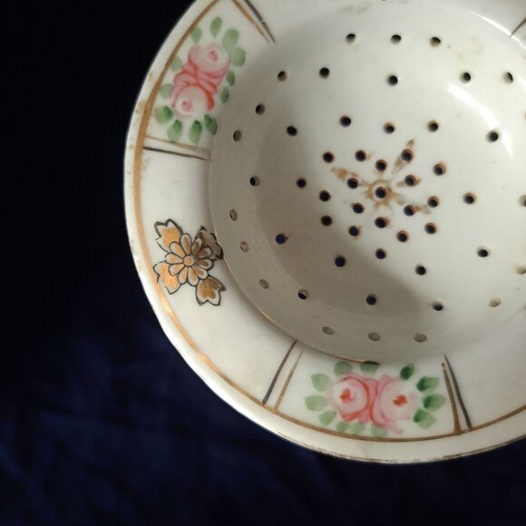 Nippon Hand Painted Porcelain Tea Strainer With Floral Design - Picture 7 of 11